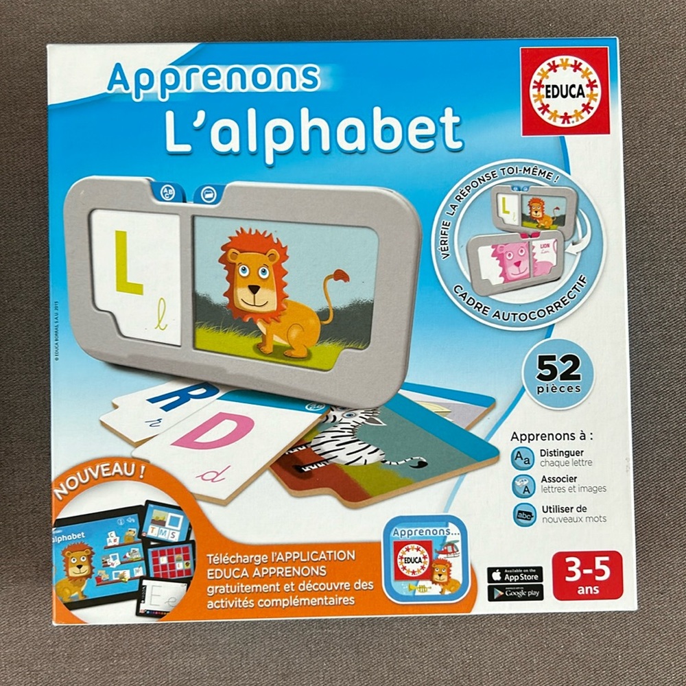 Great French alphabet game. Like new. Intact. Comme neuf, tous inclus!